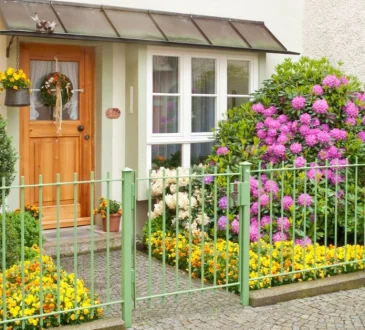 Flower Garden Ideas for the Front of Your House